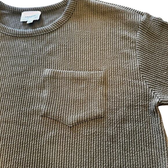 Andree By Unit Over Sized All Day Appeal Top Medium Sage Olive front Pocket - Picture 3 of 12